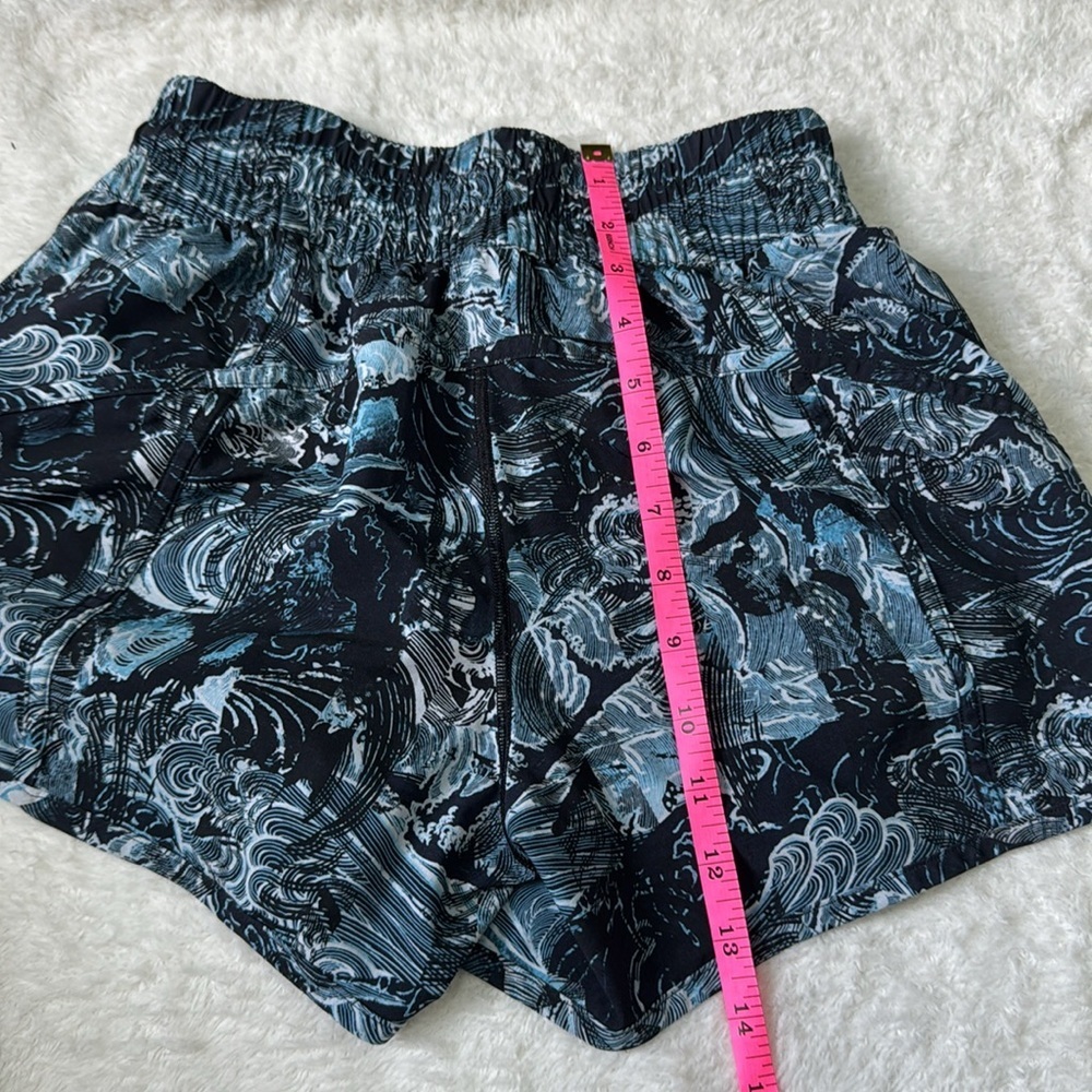 Lululemon Spring Break Away Short Eternal
Wave Starlight Black Size 6 - Picture 9 of 9